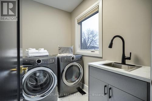536 Sandmere Place, Oakville, ON - Indoor Photo Showing Laundry Room