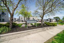 88 - 2001 BONNYMEDE DRIVE N  Mississauga, ON L5J 4H8