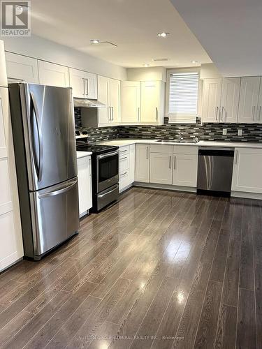 121 Silver Maple Road, Richmond Hill, ON - Indoor Photo Showing Kitchen With Stainless Steel Kitchen