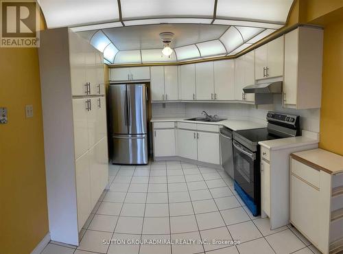 302 - 7300 Yonge Street, Vaughan, ON - Indoor Photo Showing Kitchen With Double Sink