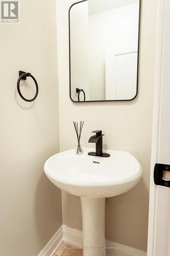 24 Poetry Drive, Vaughan, ON - Indoor Photo Showing Bathroom