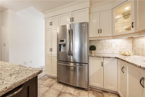 53 Redfern Avenue|Unit #4, Hamilton, ON - Indoor Photo Showing Kitchen With Upgraded Kitchen
