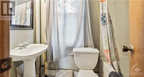 145 Victoria Street, Arnprior, ON - Indoor Photo Showing Bathroom