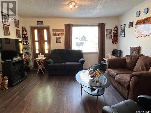 310 Meyers Avenue, Kinistino, SK - Indoor Photo Showing Living Room