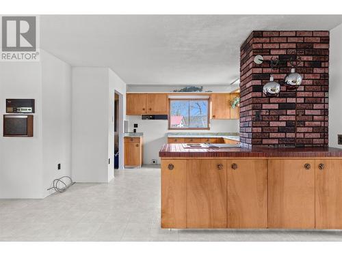 3726 Zinck Road, Scotch Creek, BC - Indoor Photo Showing Kitchen