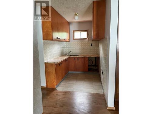 3726 Zinck Road, Scotch Creek, BC - Indoor Photo Showing Kitchen