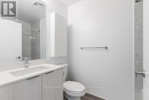 318 - 38 Forest Manor Road, Toronto, ON - Indoor Photo Showing Bathroom