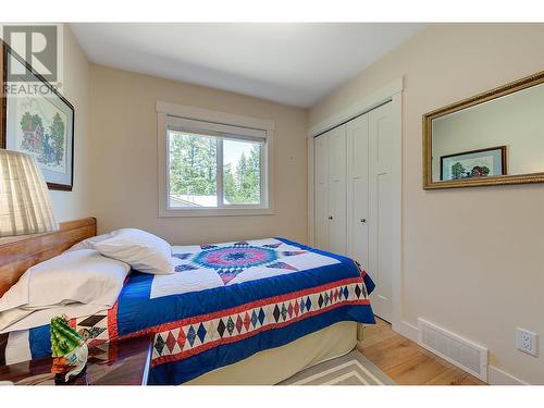 7992 Alpine Road, Kelowna, BC - Indoor Photo Showing Bedroom