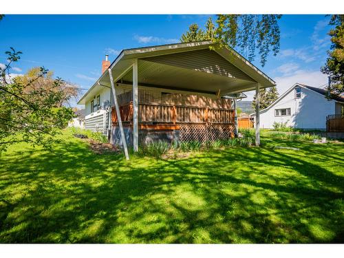 318 6Th Avenue, Castlegar, BC - Outdoor With Deck Patio Veranda