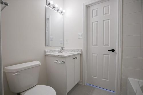 3906 Leonardo Street, Burlington, ON - Indoor Photo Showing Bathroom