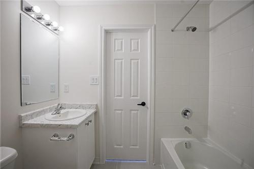 3906 Leonardo Street, Burlington, ON - Indoor Photo Showing Bathroom