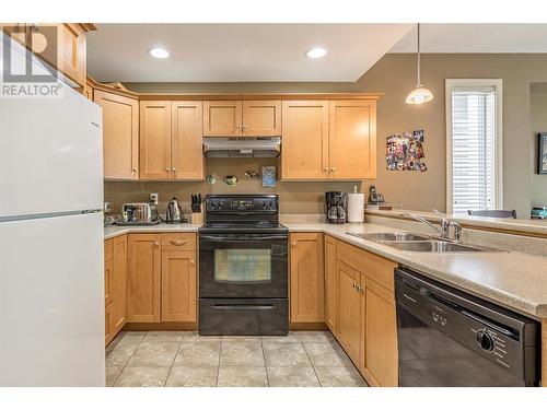 100 Palmer Road Unit# 21, Vernon, BC - Indoor Photo Showing Kitchen With Double Sink
