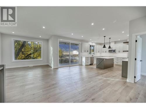 3620 Lobelia Drive, Osoyoos, BC - Indoor Photo Showing Living Room