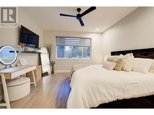 2037 Elkridge Drive, West Kelowna, BC - Indoor Photo Showing Bedroom