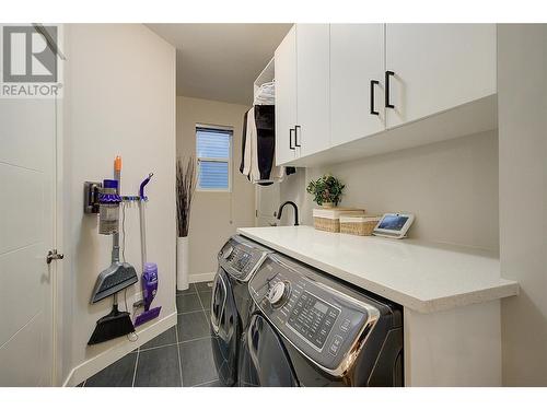 2037 Elkridge Drive, West Kelowna, BC - Indoor Photo Showing Laundry Room