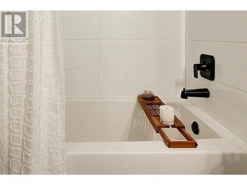 2037 Elkridge Drive, West Kelowna, BC - Indoor Photo Showing Bathroom