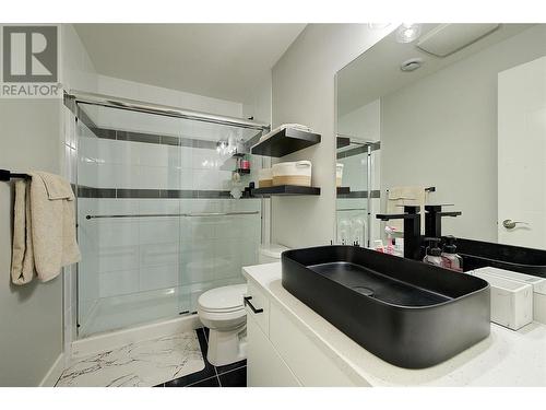 2037 Elkridge Drive, West Kelowna, BC - Indoor Photo Showing Bathroom