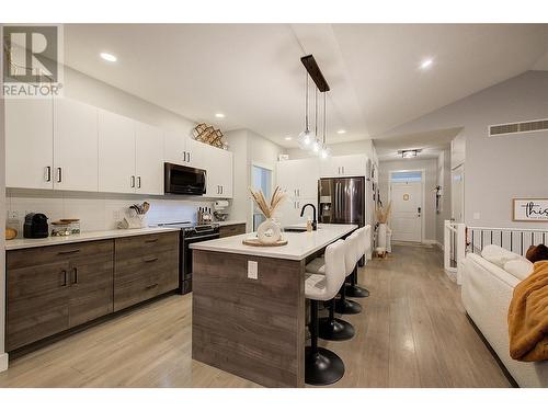 2037 Elkridge Drive, West Kelowna, BC - Indoor Photo Showing Kitchen