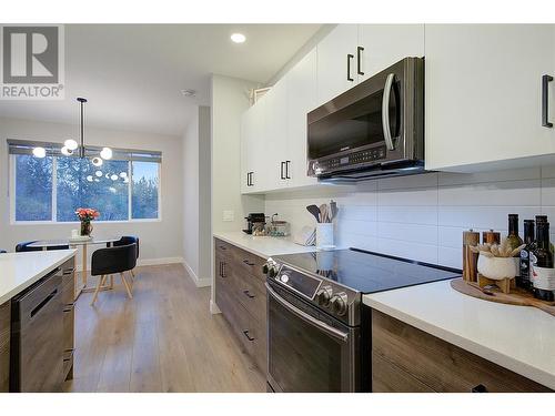 2037 Elkridge Drive, West Kelowna, BC - Indoor Photo Showing Kitchen With Upgraded Kitchen