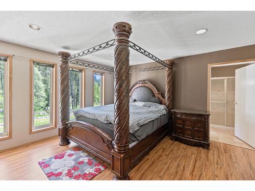 2642 Norns Creek Road, Castlegar, BC - Indoor Photo Showing Bedroom