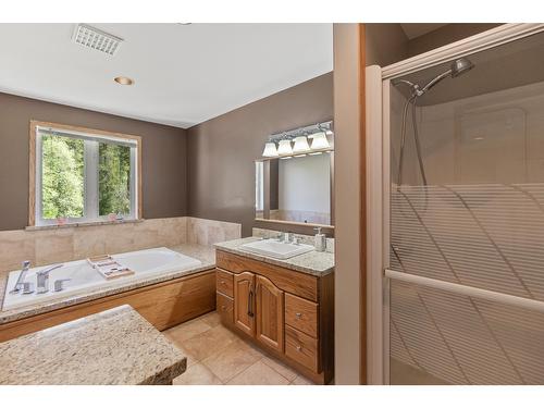 2642 Norns Creek Road, Castlegar, BC - Indoor Photo Showing Bathroom