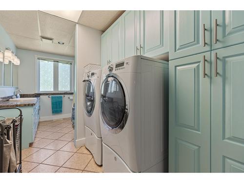 2642 Norns Creek Road, Castlegar, BC - Indoor Photo Showing Laundry Room