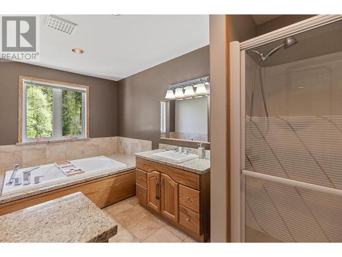 2642 Norns Creek Road, Castlegar, BC - Indoor Photo Showing Bathroom