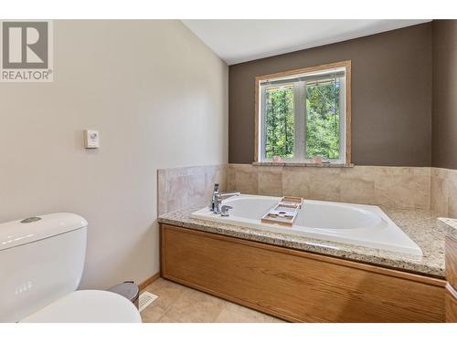 2642 Norns Creek Road, Castlegar, BC - Indoor Photo Showing Bathroom