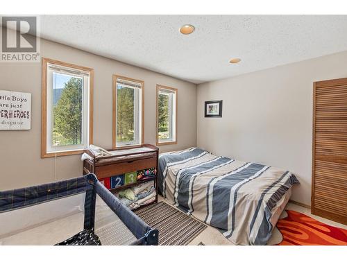 2642 Norns Creek Road, Castlegar, BC - Indoor Photo Showing Bedroom