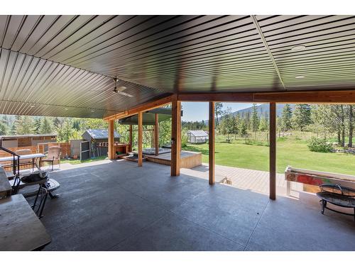 2642 Norns Creek Road, Castlegar, BC - Outdoor With Deck Patio Veranda