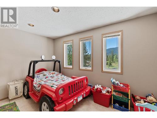 2642 Norns Creek Road, Castlegar, BC - Indoor Photo Showing Bedroom