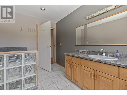 2642 Norns Creek Road, Castlegar, BC - Indoor Photo Showing Bathroom