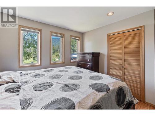 2642 Norns Creek Road, Castlegar, BC - Indoor Photo Showing Bedroom