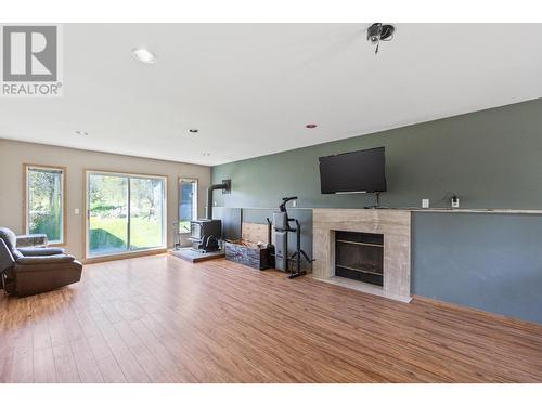 2642 Norns Creek Road, Castlegar, BC - Indoor Photo Showing Living Room With Fireplace