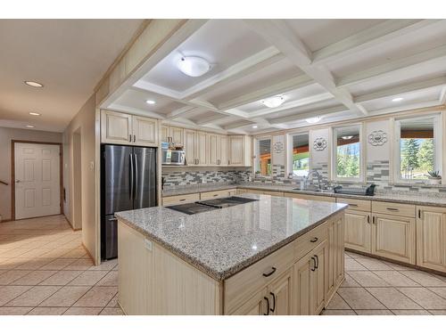 2642 Norns Creek Road, Castlegar, BC - Indoor Photo Showing Kitchen With Upgraded Kitchen