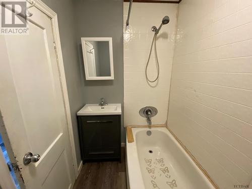99 Second St, Kirkland Lake, ON - Indoor Photo Showing Bathroom