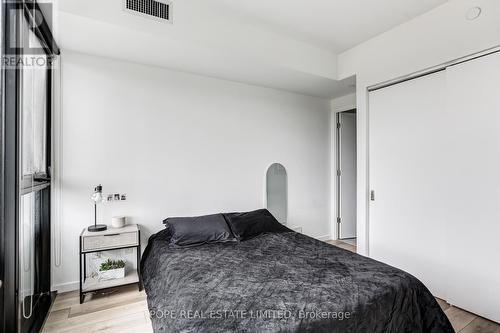406 - 7 Smith Crescent, Toronto, ON - Indoor Photo Showing Bedroom