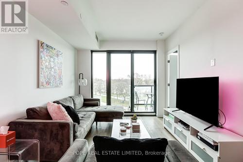 406 - 7 Smith Crescent, Toronto, ON - Indoor Photo Showing Living Room
