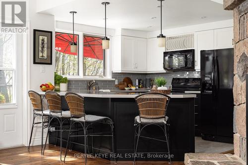 29 Westvale Drive, Bracebridge, ON - Indoor Photo Showing Kitchen With Upgraded Kitchen