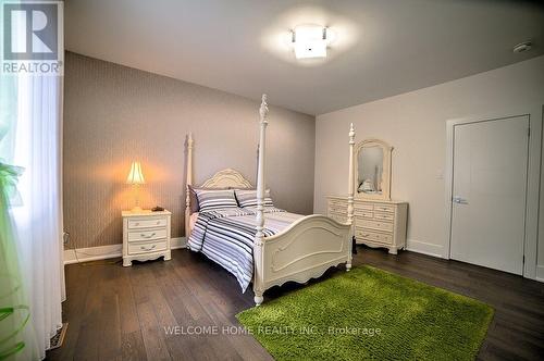 125 Gardiner Drive W, Bradford West Gwillimbury, ON - Indoor Photo Showing Bedroom