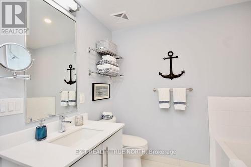 C404 - 301 Sea Ray Avenue, Innisfil, ON - Indoor Photo Showing Bathroom