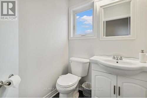 840 Leslie Drive, Innisfil, ON - Indoor Photo Showing Bathroom