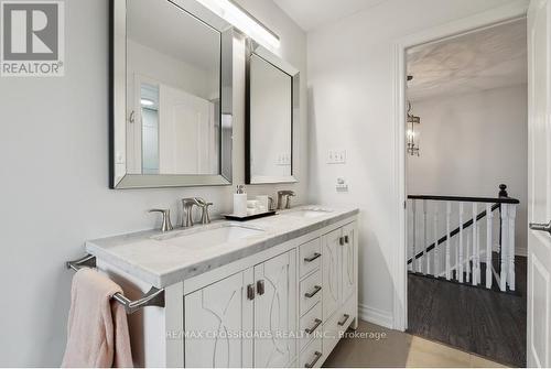 840 Leslie Drive, Innisfil, ON - Indoor Photo Showing Bathroom