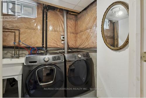 840 Leslie Drive, Innisfil, ON - Indoor Photo Showing Laundry Room