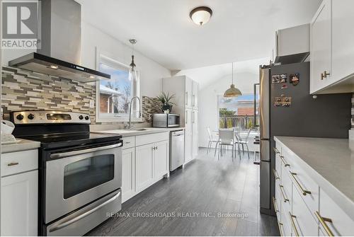 840 Leslie Drive, Innisfil, ON - Indoor Photo Showing Kitchen With Stainless Steel Kitchen