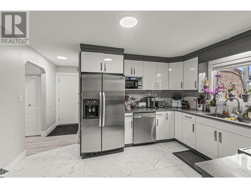 1707 43 Avenue, Vernon, BC - Indoor Photo Showing Kitchen With Double Sink