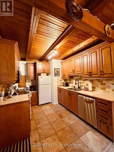 137 Fell Station Drive, Kawartha Lakes, ON - Indoor Photo Showing Kitchen