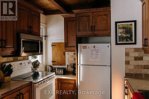 137 Fell Station Drive, Kawartha Lakes, ON - Indoor Photo Showing Kitchen