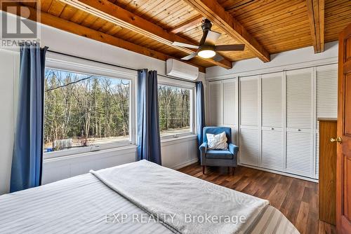 137 Fell Station Drive, Kawartha Lakes, ON - Indoor Photo Showing Bedroom