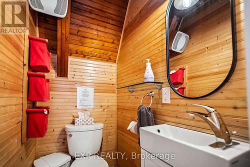 137 Fell Station Drive, Kawartha Lakes, ON - Indoor Photo Showing Bathroom